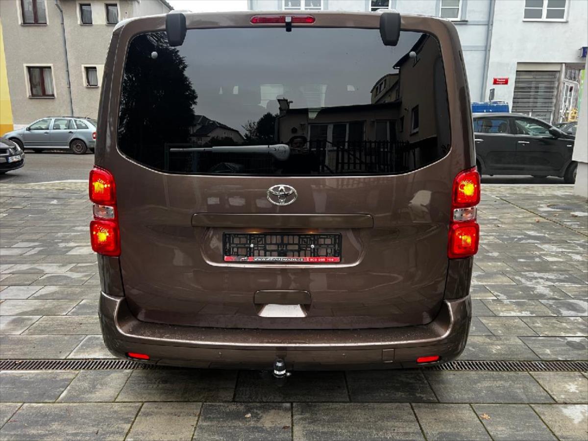 toyota-proace-verso-2-0-diesel-comfort-navi - 4