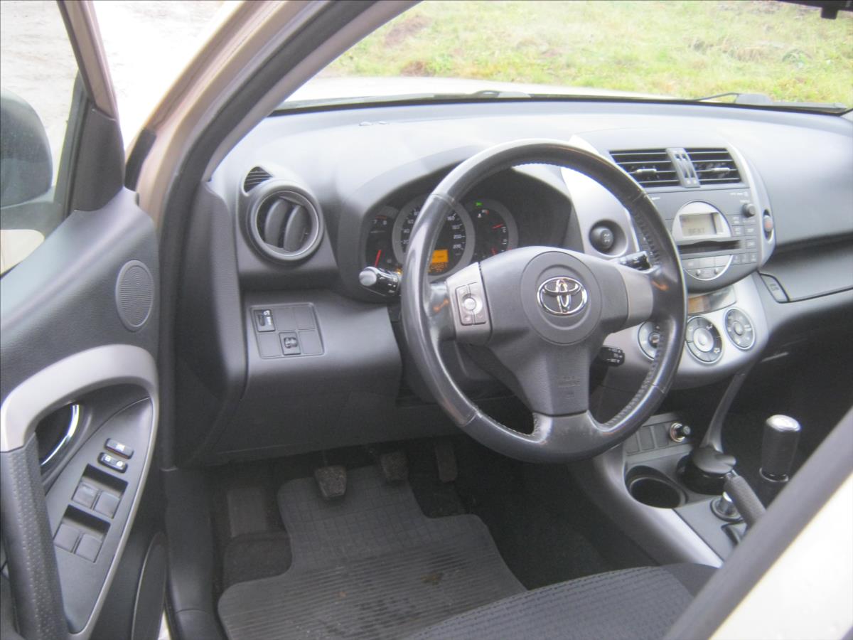 toyota-rav4-2-0 - 8