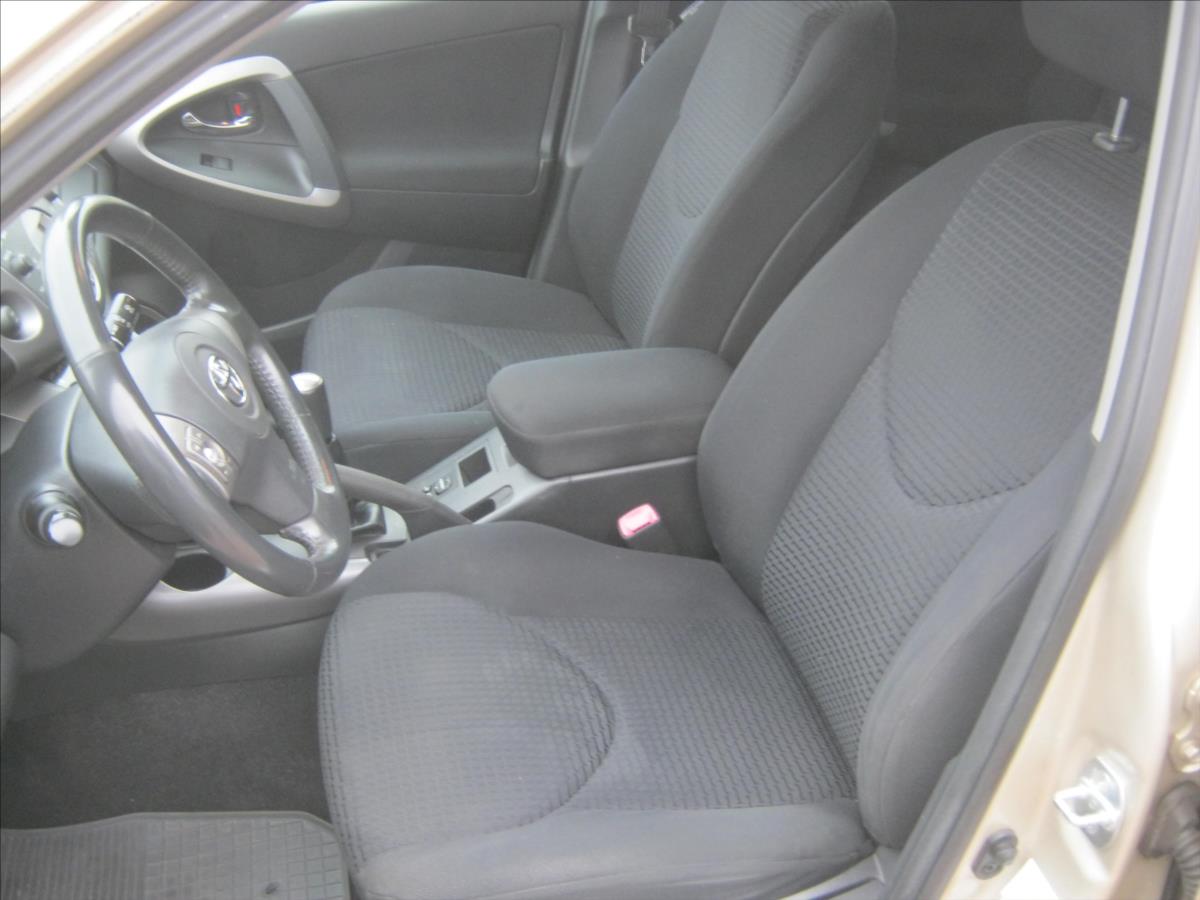 toyota-rav4-2-0 - 9