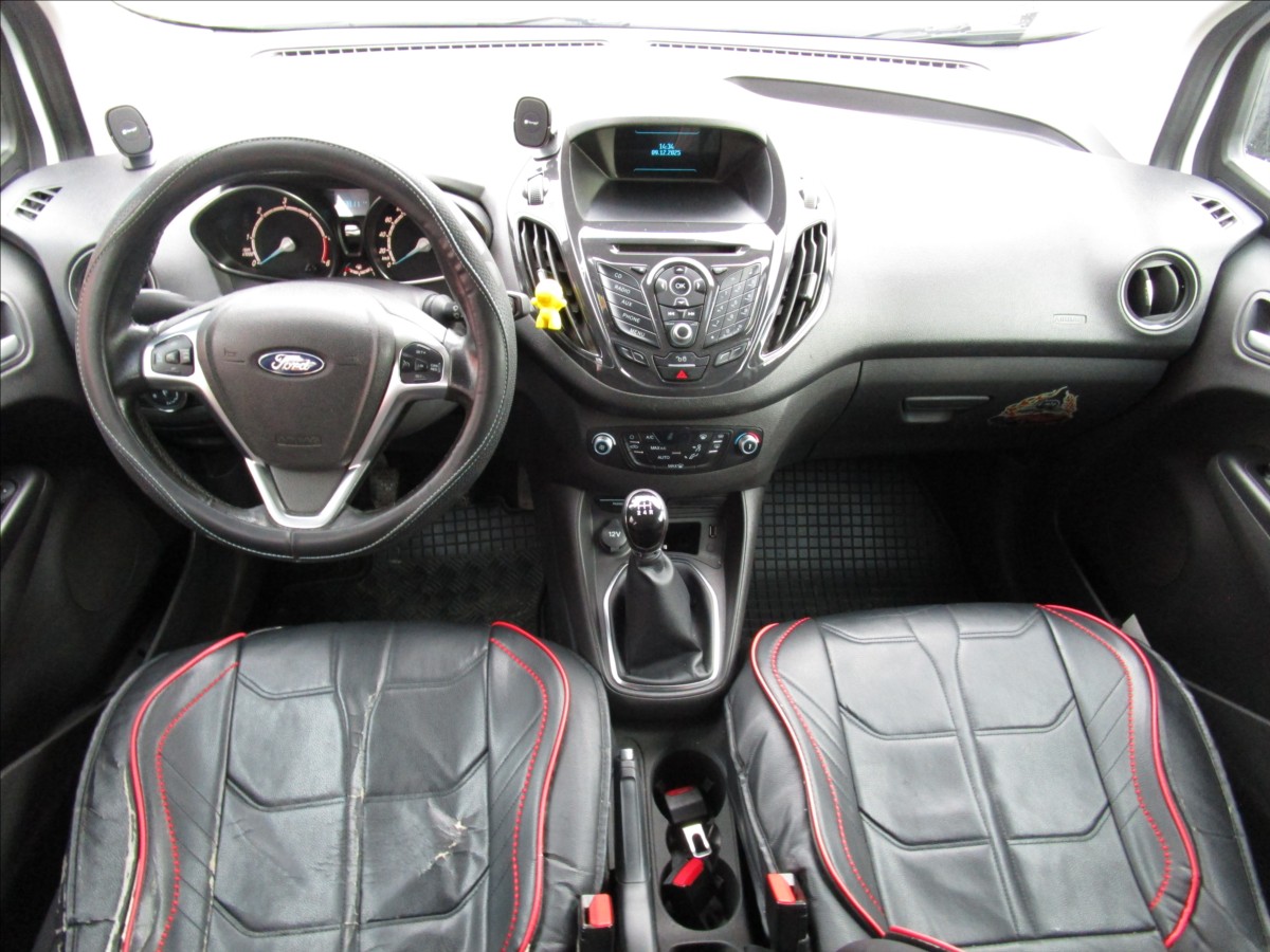 ford-tourneo-courier-1-5tdci-titanium-2-maj - 6