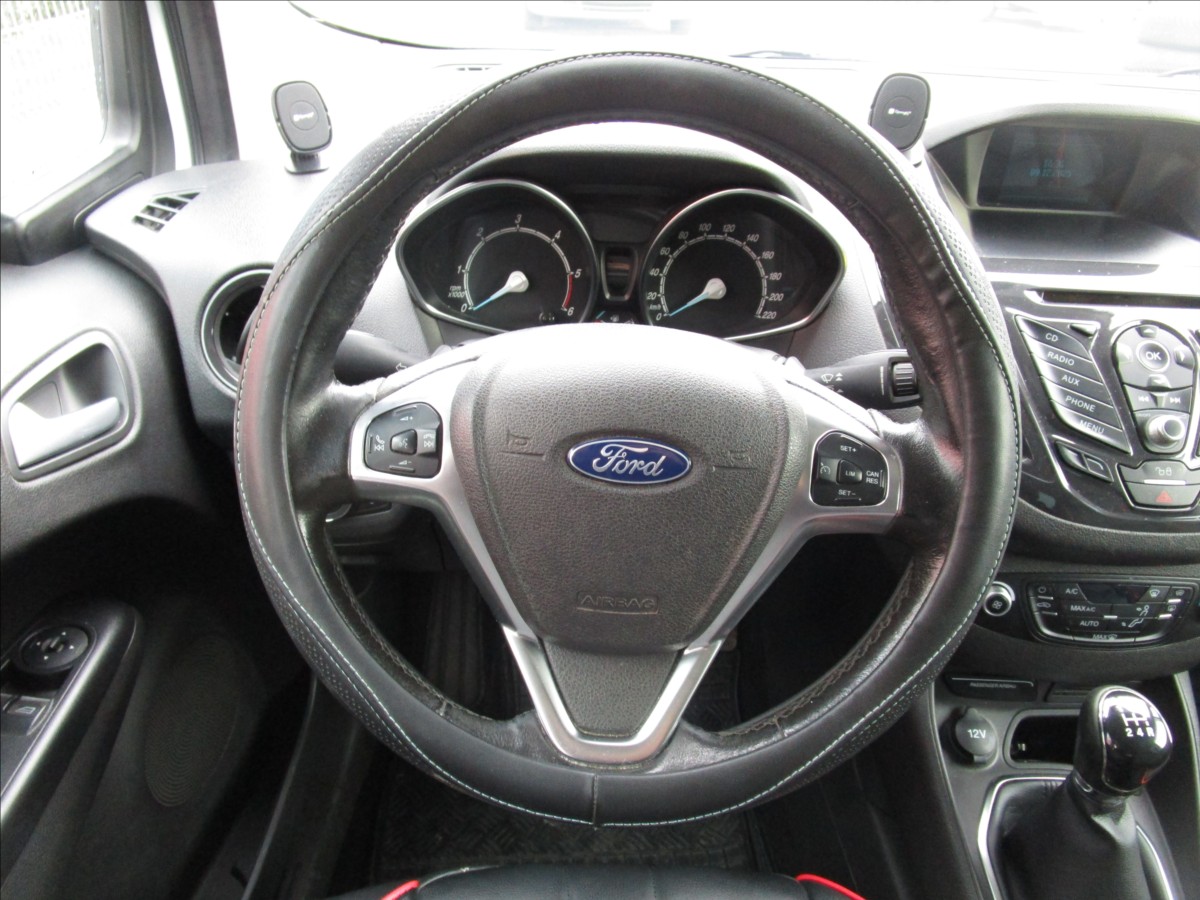 ford-tourneo-courier-1-5tdci-titanium-2-maj - 7