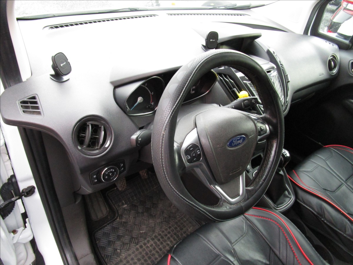 ford-tourneo-courier-1-5tdci-titanium-2-maj - 9