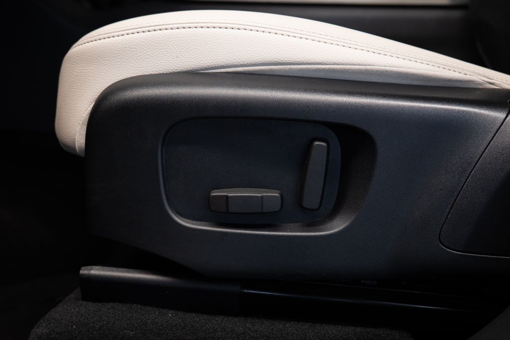 land-rover-range-rover-velar-d300-meridian-led-vyhrivana-se - 8