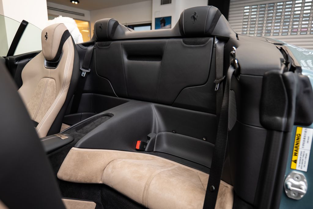 ferrari-roma-spider-carbon-jbl-360-led - 8