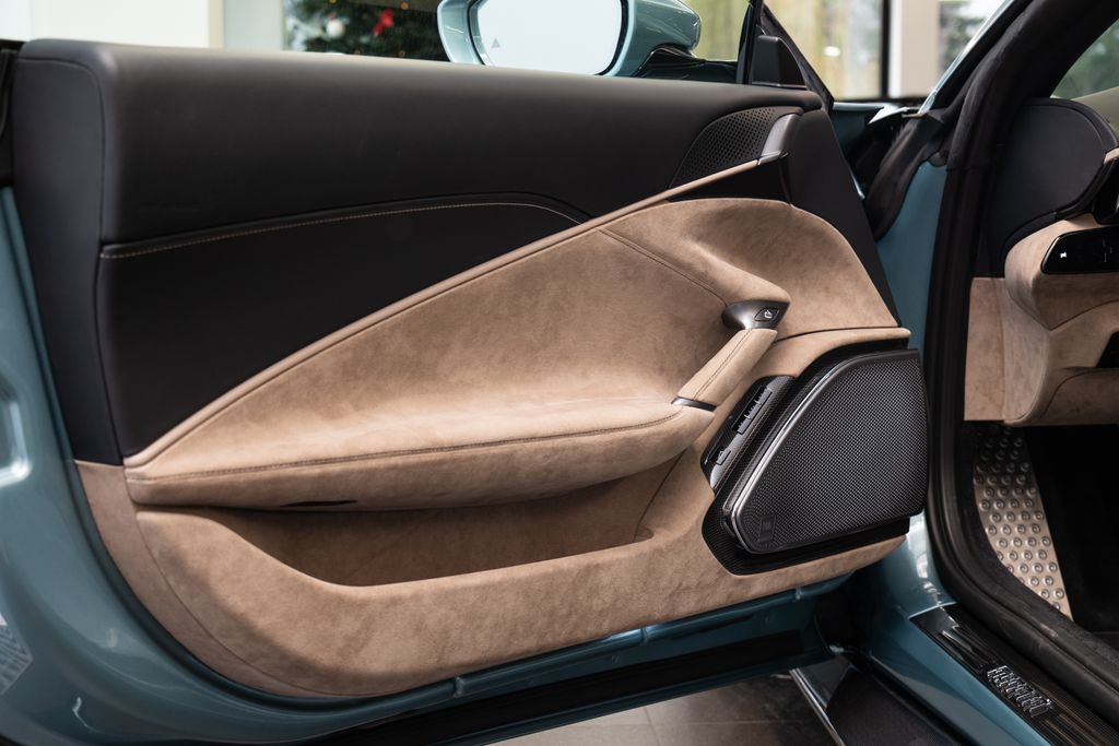 ferrari-roma-spider-carbon-jbl-360-led - 9