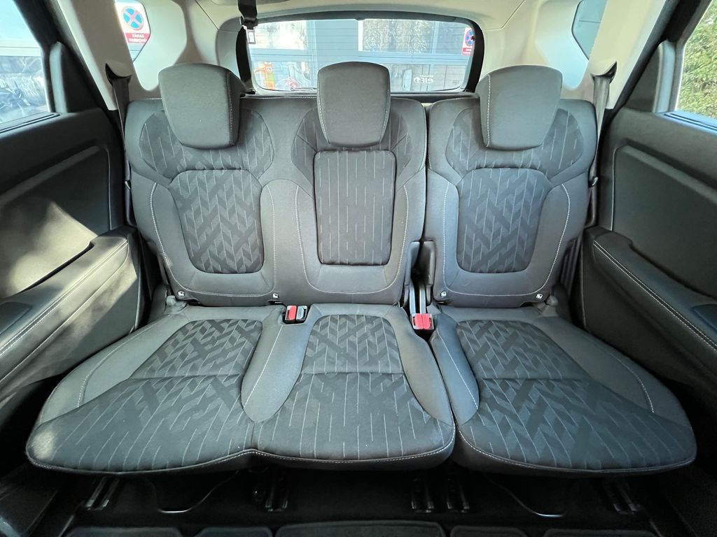 renault-scenic-1-3-tce-140k-servis-zaruka - 6