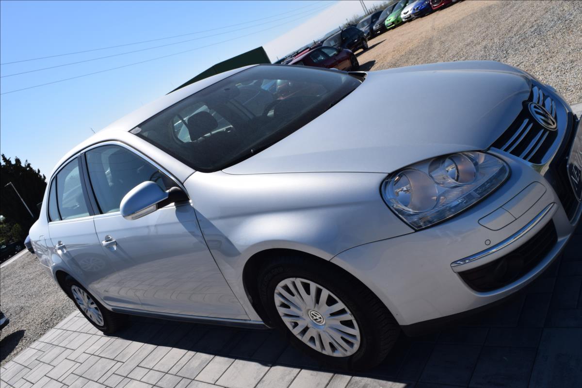 volkswagen-jetta-1-4-tsi-90kw-vyhrev-nizke-km - 3