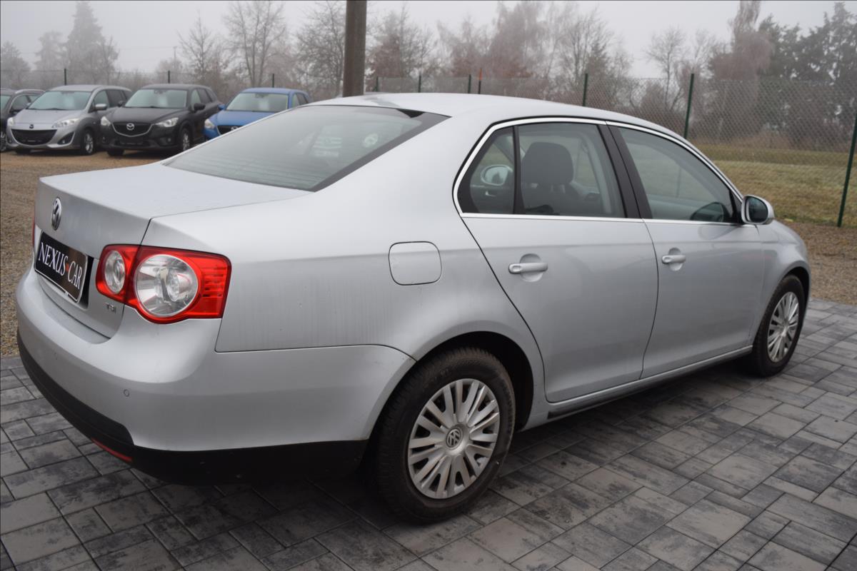 volkswagen-jetta-1-4-tsi-90kw-vyhrev-nizke-km - 4
