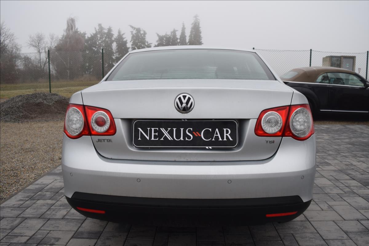 volkswagen-jetta-1-4-tsi-90kw-vyhrev-nizke-km - 5