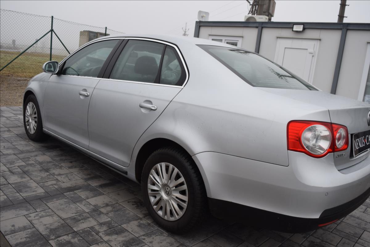 volkswagen-jetta-1-4-tsi-90kw-vyhrev-nizke-km - 6