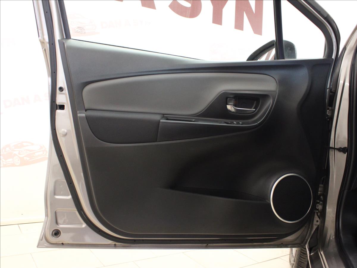 toyota-yaris-1-5-i-hybrid-comfort-at - 8