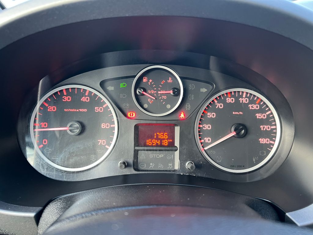 peugeot-partner-1-2-110k-servis-zaruka-tazne - 9