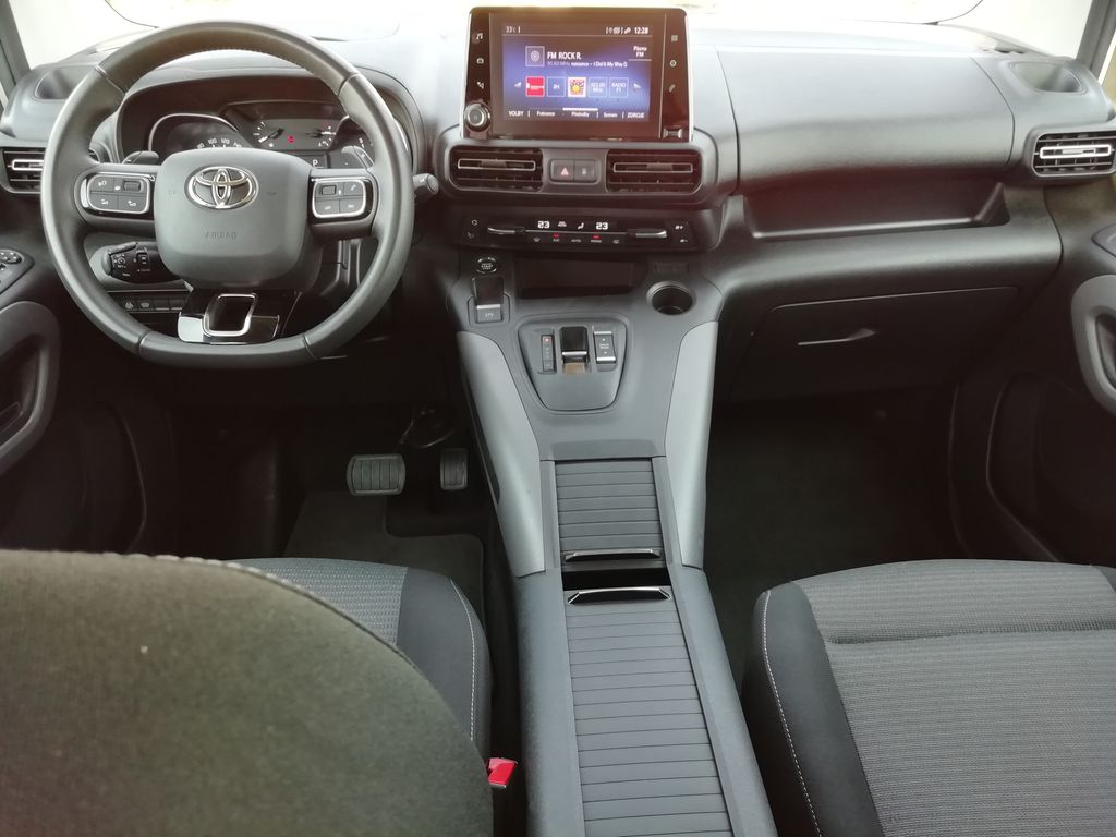 toyota-proace-city-verso-1-5-d-4d-a-t-l2-family-comfort - 6