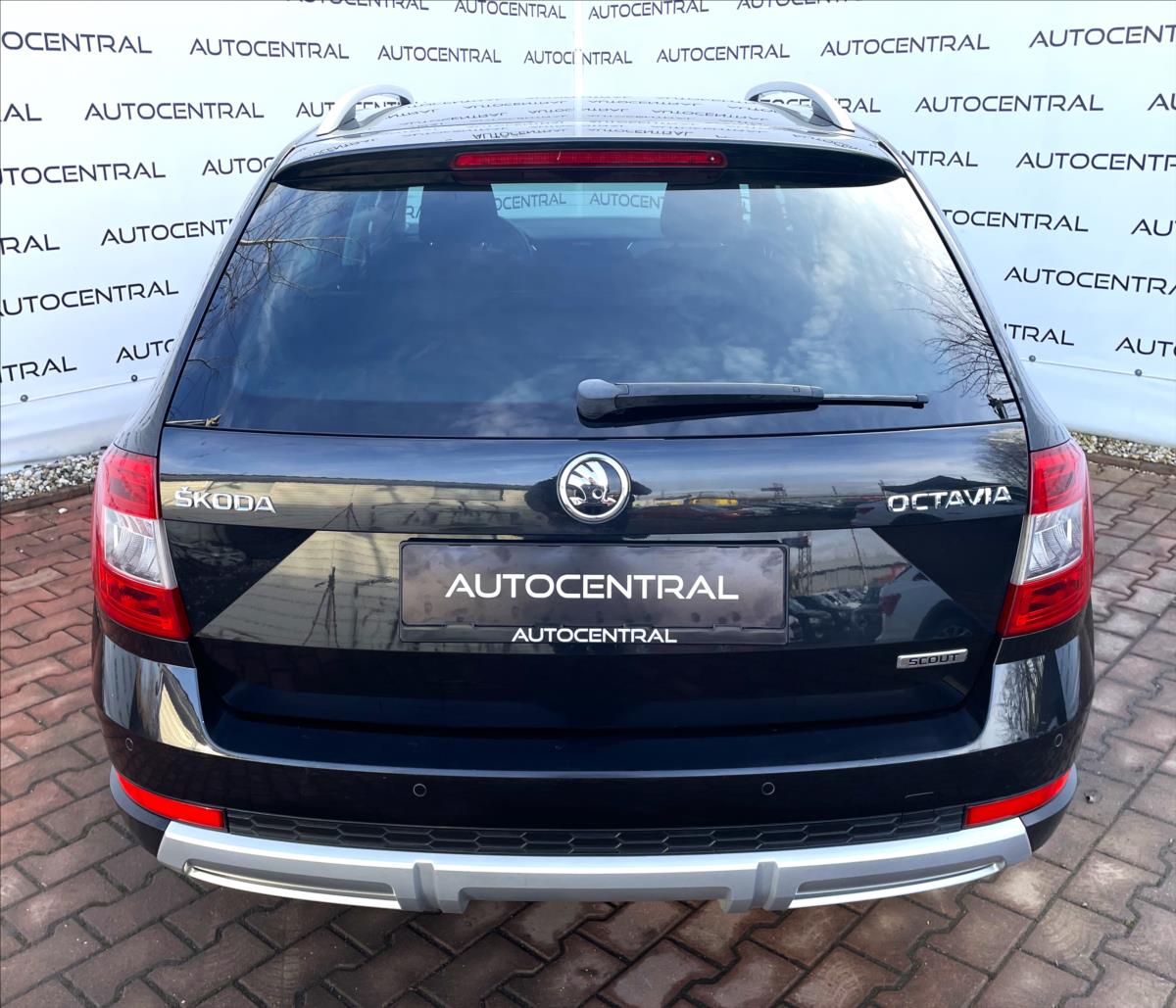 skoda-octavia-1-8-tsi-scout-132kw - 4