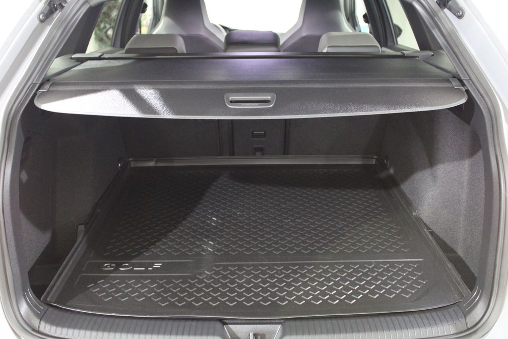 volkswagen-golf-8-1-5tsi-r-line-acc-virtual-za - 9