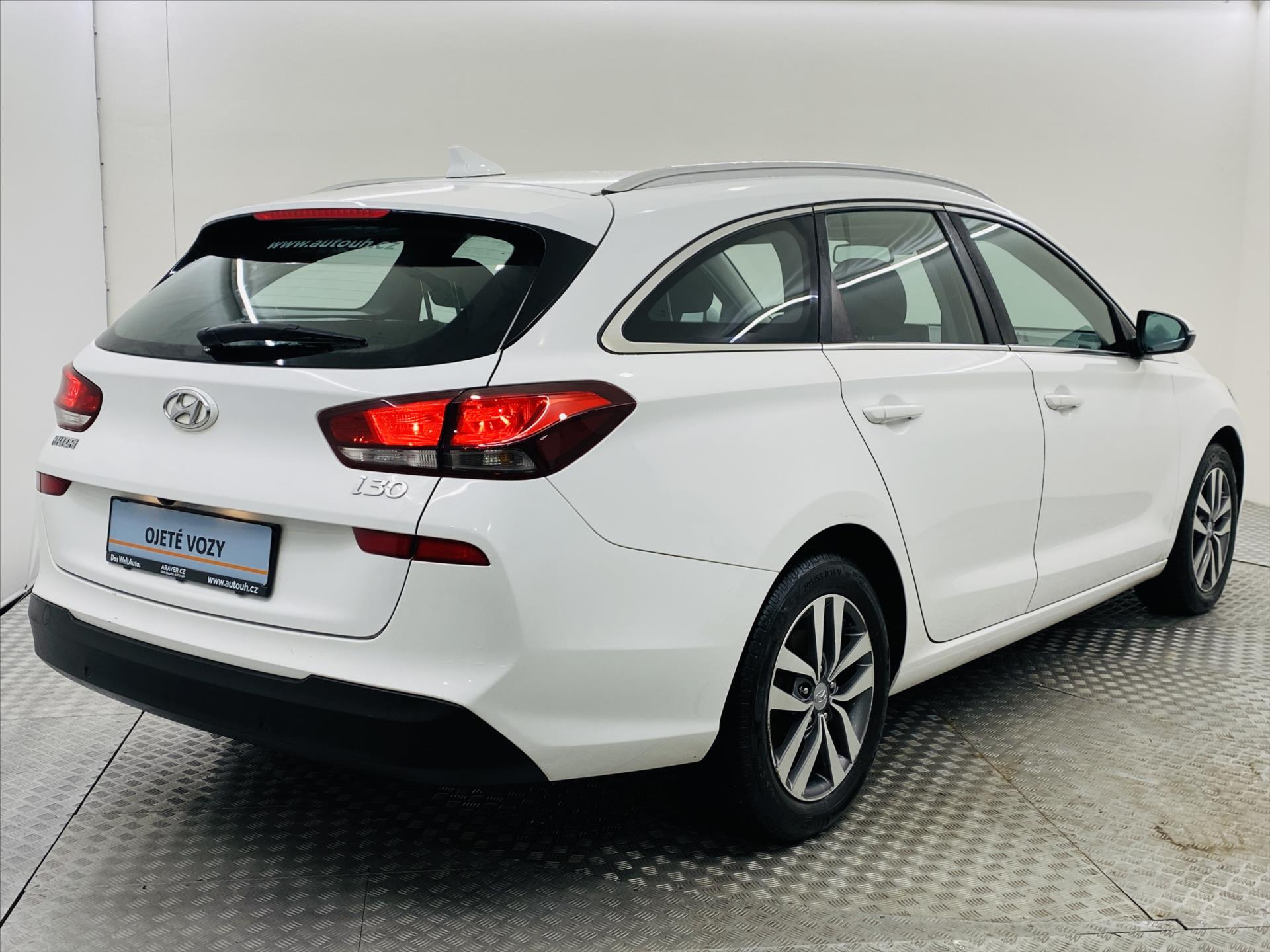 hyundai-i30-1-6-crdi-81-kw-navi - 1