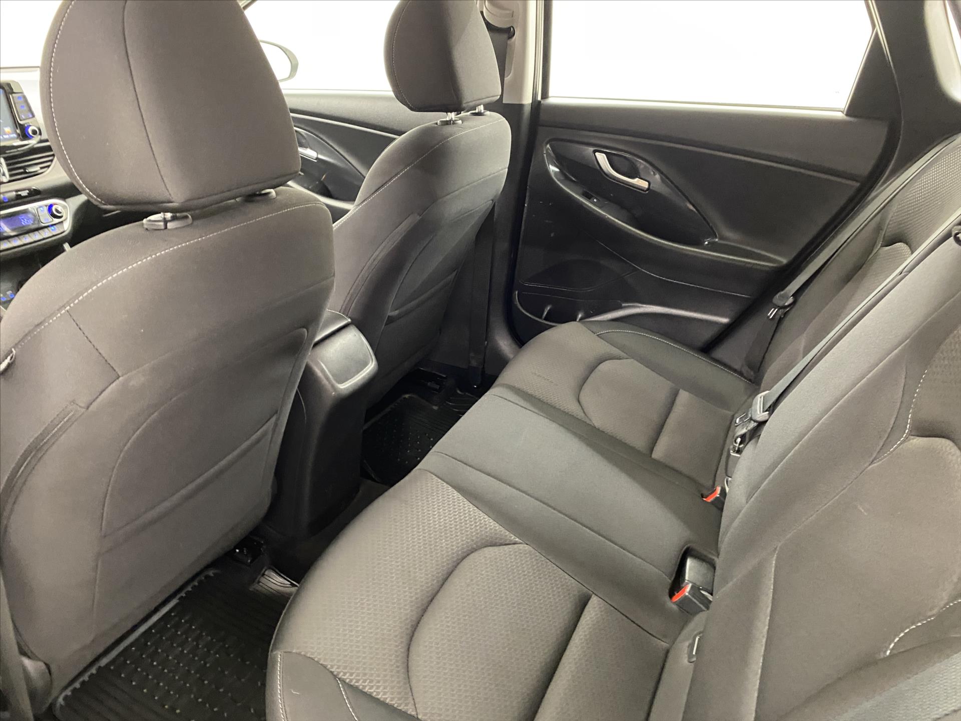 hyundai-i30-1-6-crdi-81-kw-navi - 5