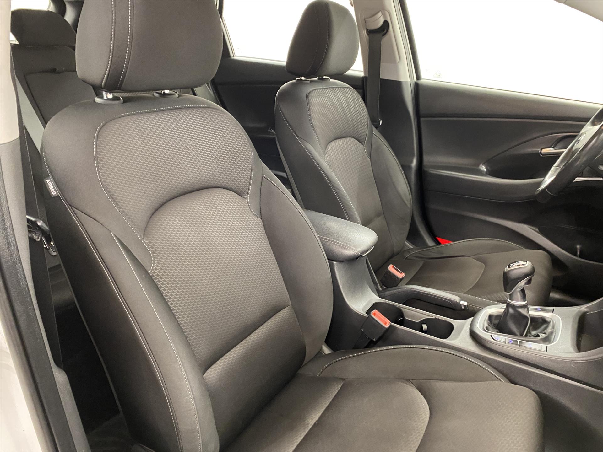 hyundai-i30-1-6-crdi-81-kw-navi - 7