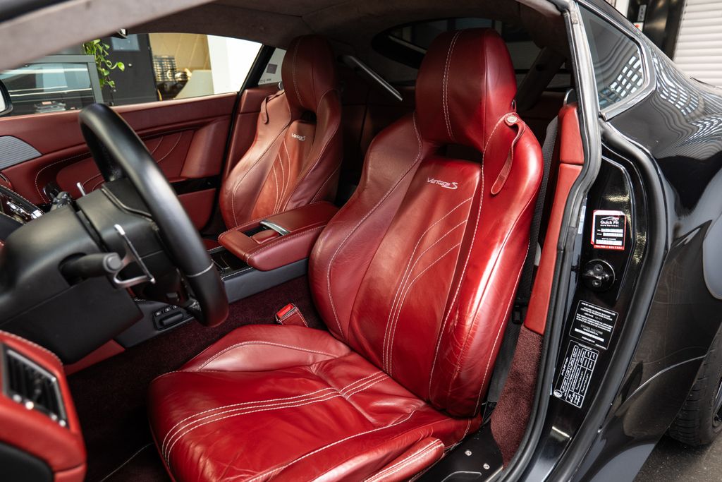 aston-martin-vantage-s - 6