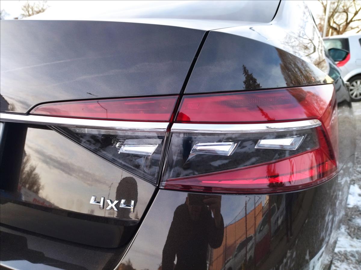 skoda-superb-2-0-tsi-4x4-dsg-200kw-laurin-a-klement - 9