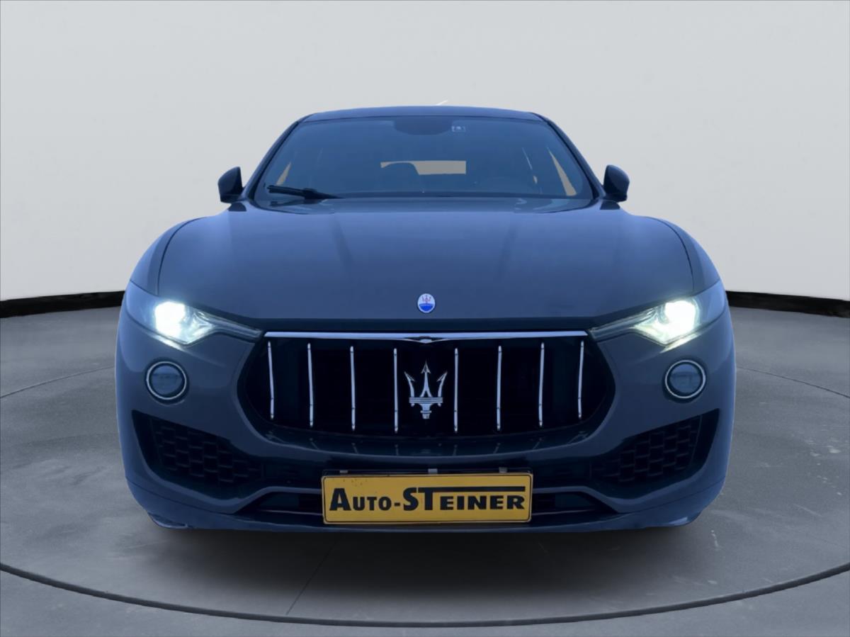 Maserati Levante 3,0 D,Tažné,2x sada Kol