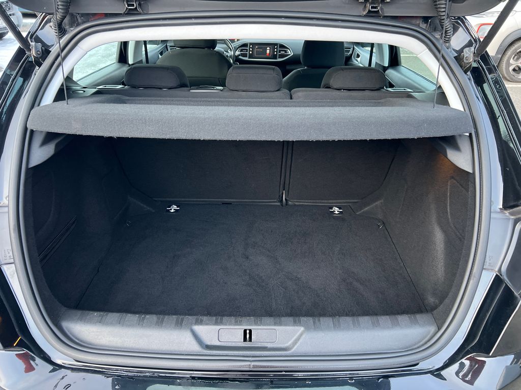 peugeot-308-1-2-110k-servis-zaruka-navi - 5