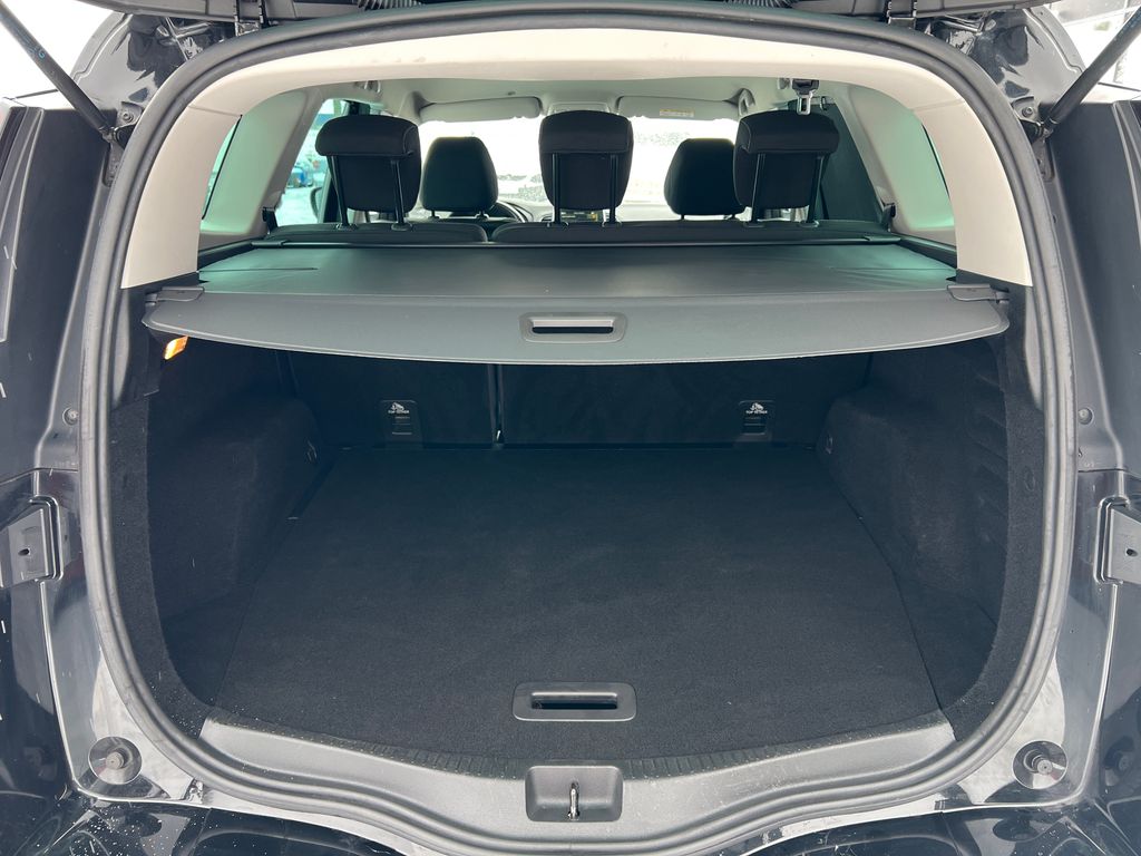 renault-grand-scenic-1-3-tce-140k-servis-zaruka - 5