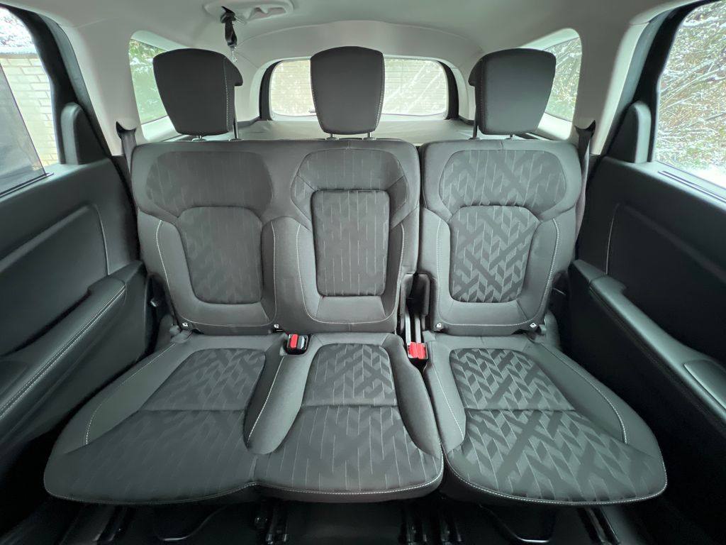 renault-grand-scenic-1-3-tce-140k-servis-zaruka - 6