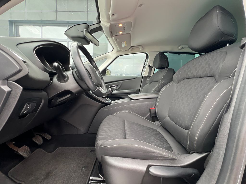 renault-grand-scenic-1-3-tce-140k-servis-zaruka - 7