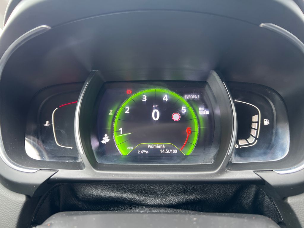 renault-grand-scenic-1-3-tce-140k-servis-zaruka - 9