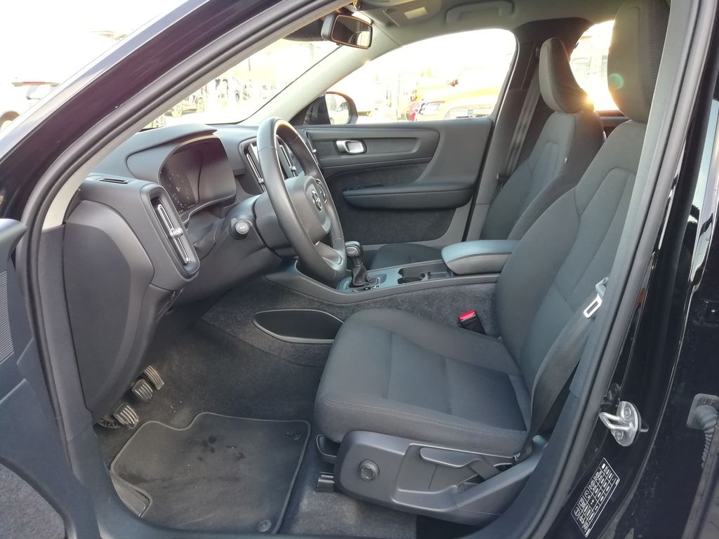 volvo-xc40-t2-1-5-fwd-essential-95-kw - 4