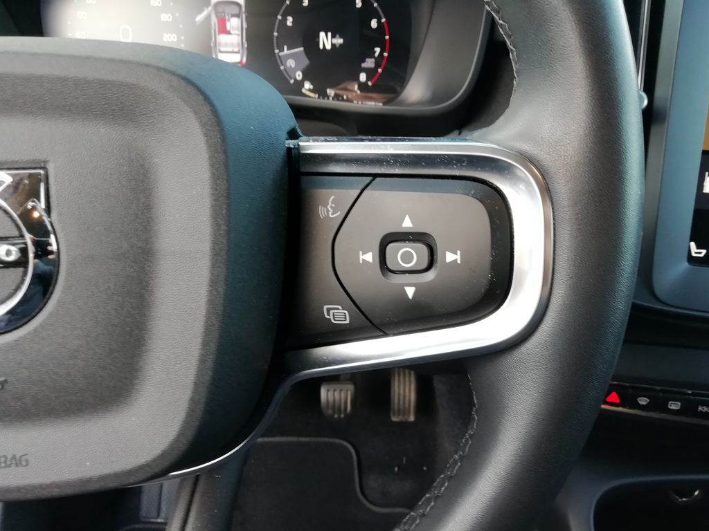 volvo-xc40-t2-1-5-fwd-essential-95-kw - 8