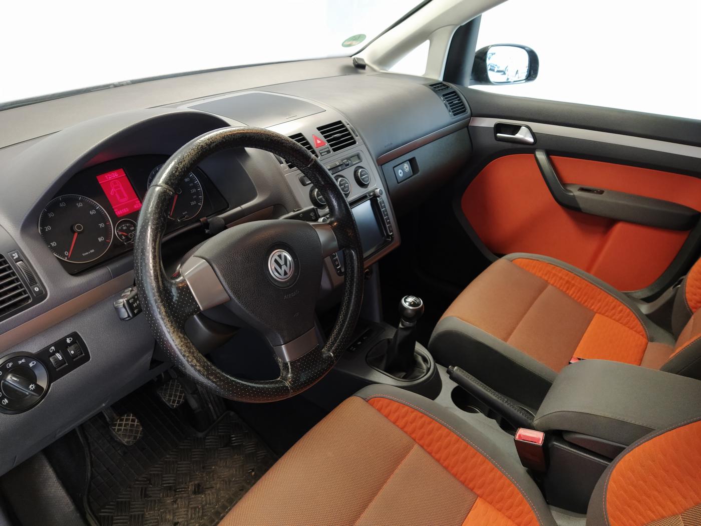 volkswagen-touran-1-4-tsi-103kw-crosstouran - 8