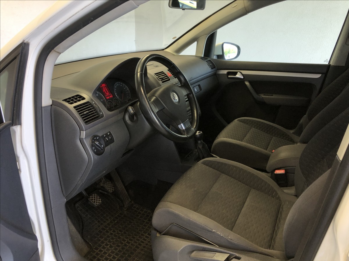 volkswagen-touran-1-9-tdi-trendline - 8