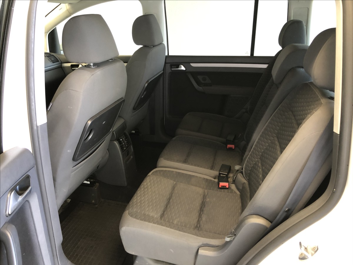 volkswagen-touran-1-9-tdi-trendline - 9