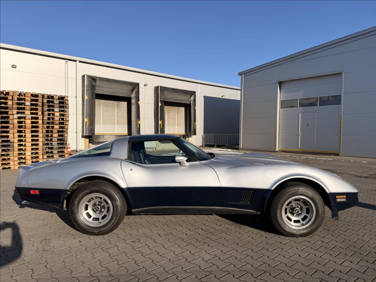 chevrolet-corvette-5-7-c3-po-renovaci - 4