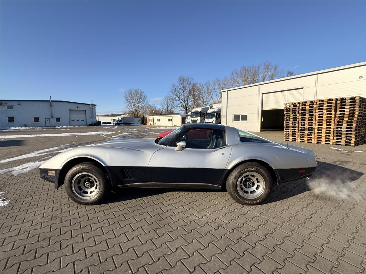 chevrolet-corvette-5-7-c3-po-renovaci - 8