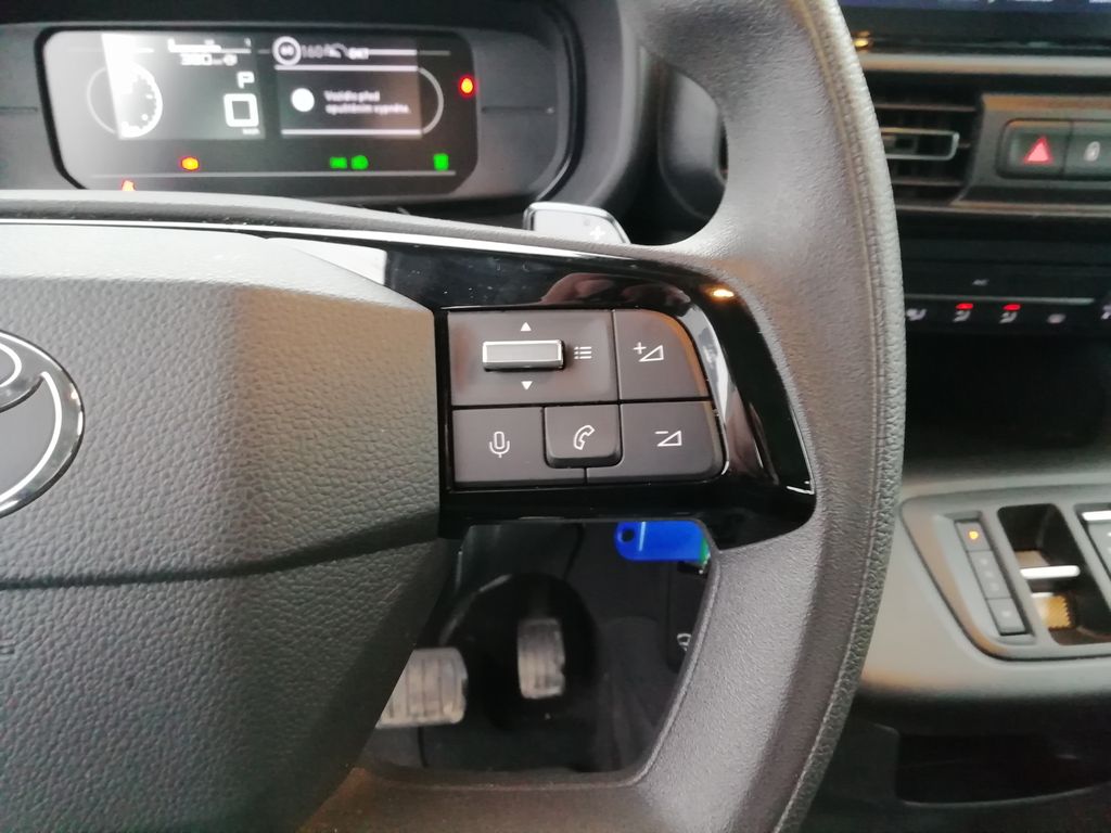 toyota-proace-city-verso-1-5-d-4d-l2-a-t-business - 8