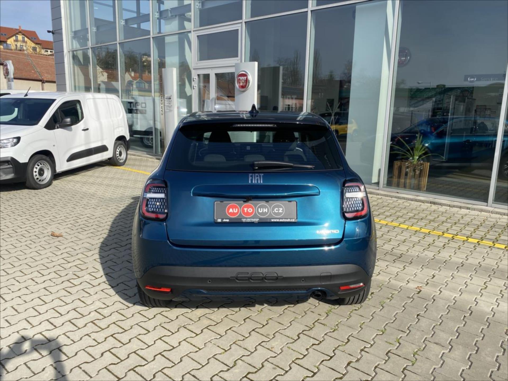 fiat-600-1-2-turbo-hybrid-110k-edct - 4