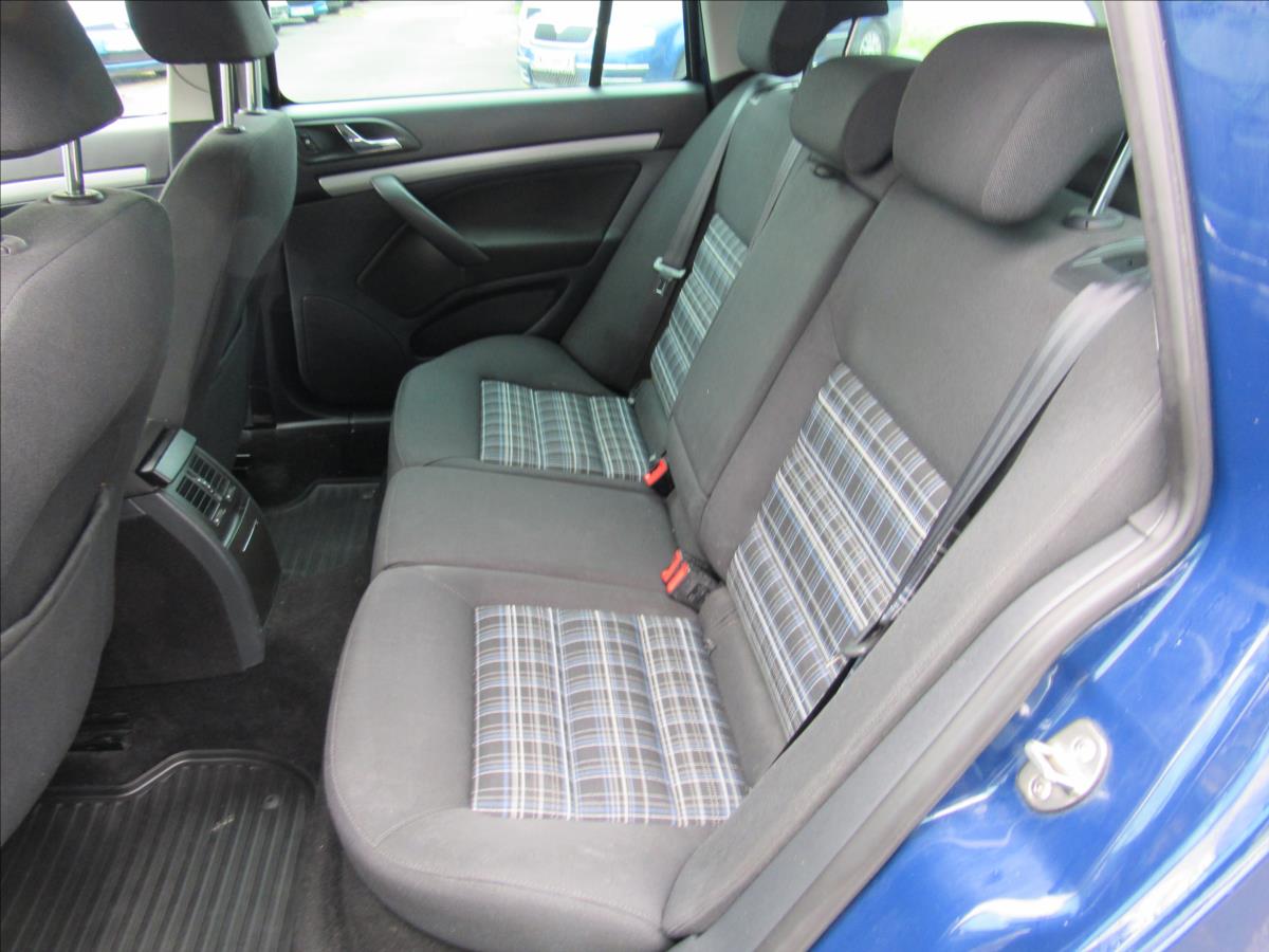 skoda-octavia-1-6-tdi-cr-dpf-ambition-combi - 9