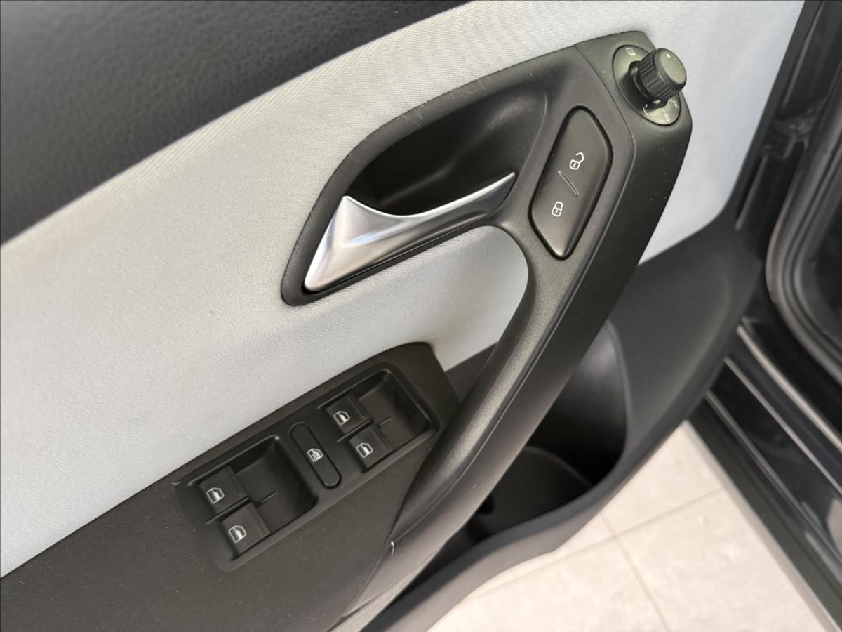 volkswagen-polo-1-2-cross-77kw-servisni-knizka - 8