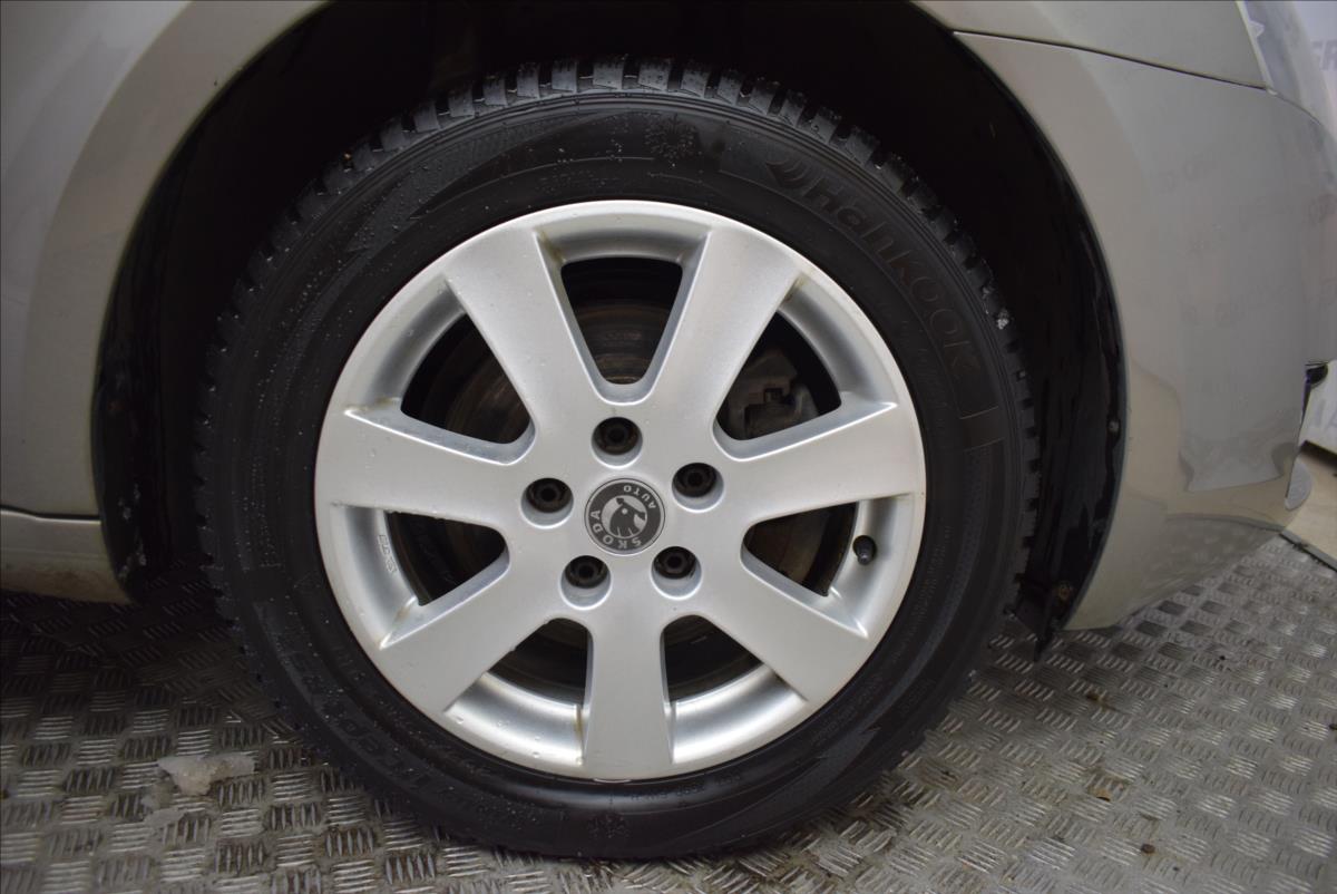 skoda-octavia-2-0-tdi-po-servisu-super-stav - 6