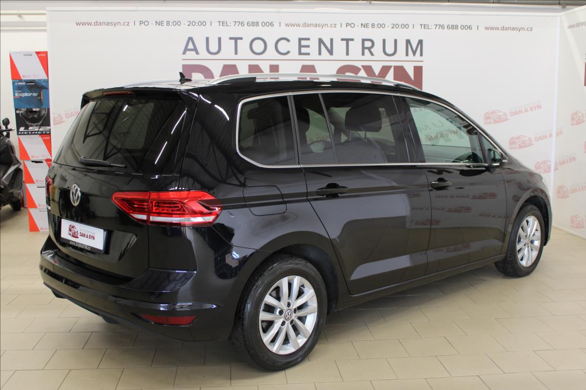 volkswagen-touran-1-5-tsi-110kw-highline-dsg-cz - 3