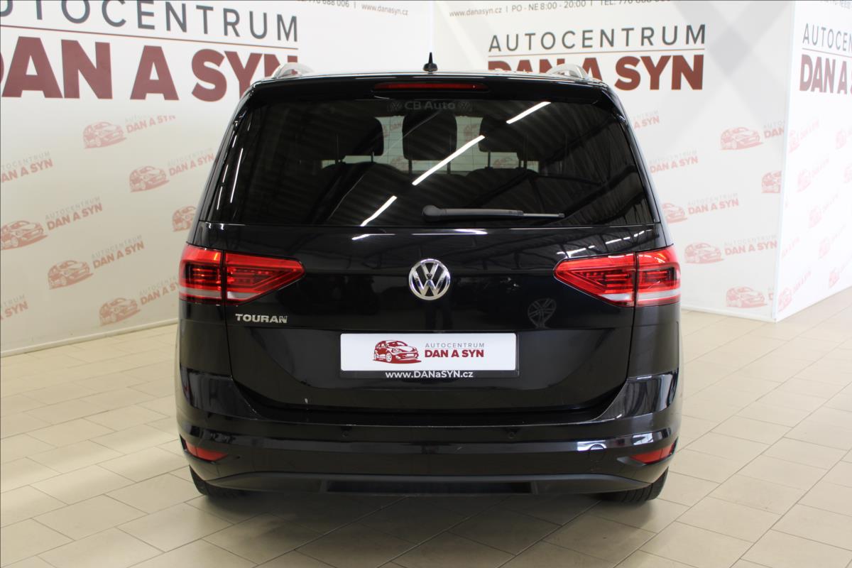 volkswagen-touran-1-5-tsi-110kw-highline-dsg-cz - 4
