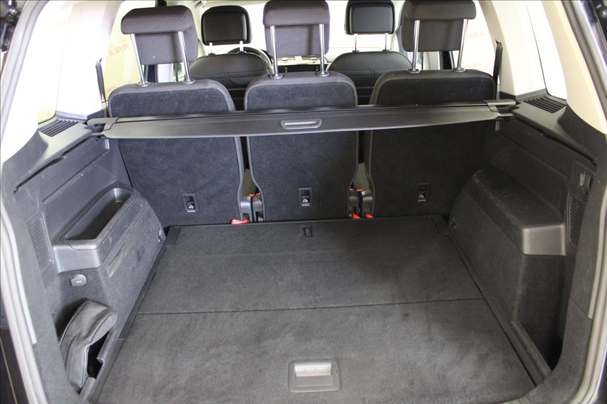 volkswagen-touran-1-5-tsi-110kw-highline-dsg-cz - 7