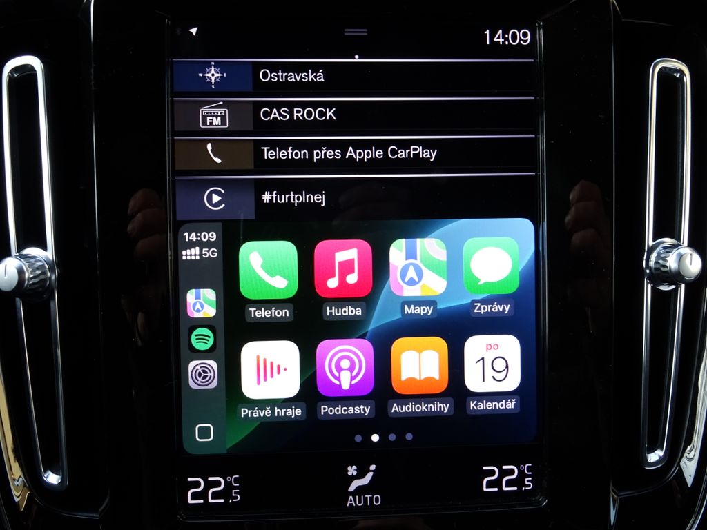 volvo-xc40-d3-a-t-virtual-carplay-kamera - 9
