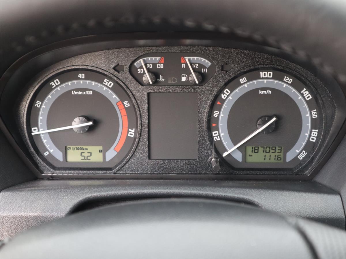 skoda-fabia-1-4-16v-ambiente-klima - 9