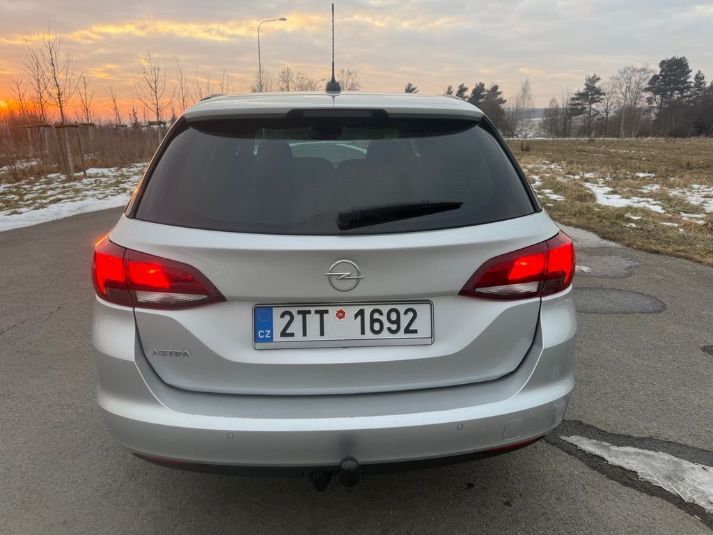 opel-astra-1-2-81-kw-sports-tourer - 3