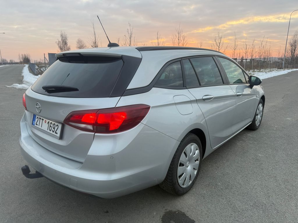 opel-astra-1-2-81-kw-sports-tourer - 4