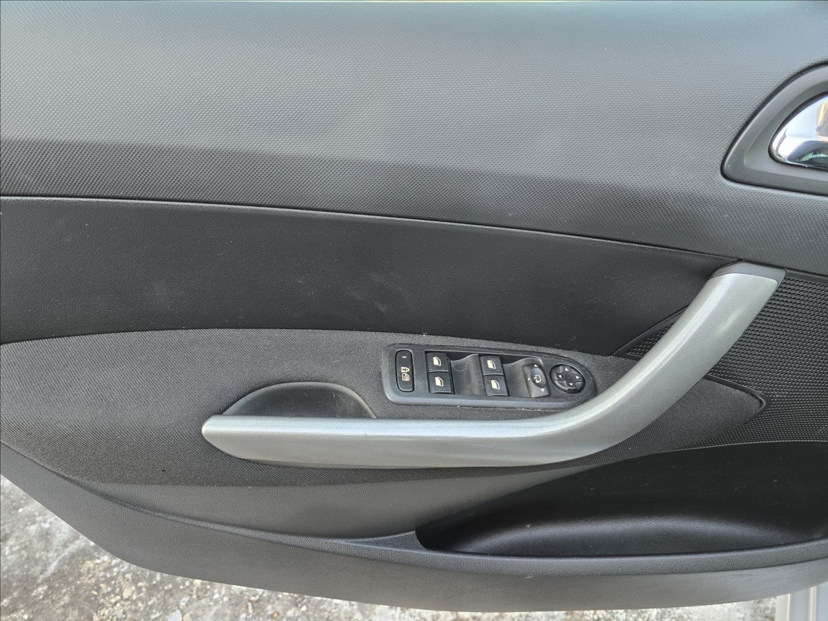 peugeot-308-1-6-hdi-sw - 9
